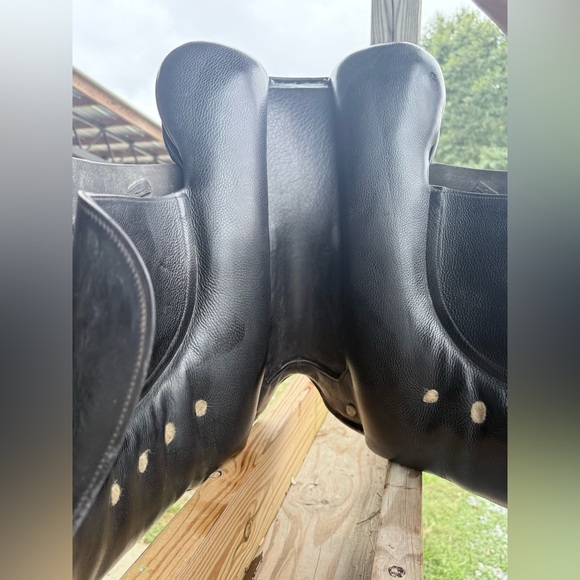Albion Dressage Saddle - Picture 14 of 15